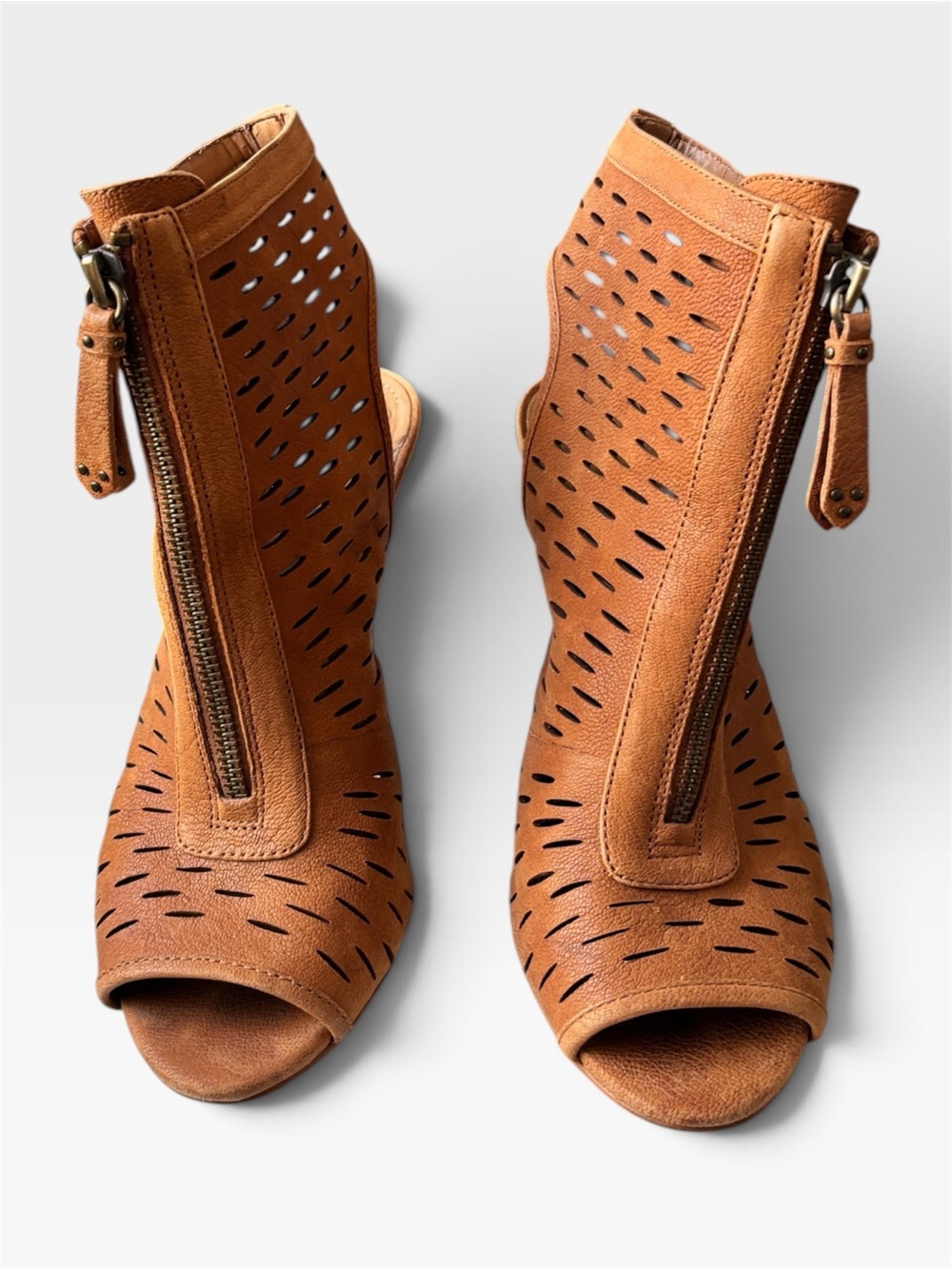 Vince Camuto Waver Tan Leather Front Zipper Slingback Stiletto Heels Size 8